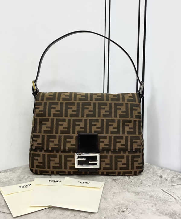 Replica New Hot Sale Fendi Retro Fashion Brown Shoulder Bag 0121A