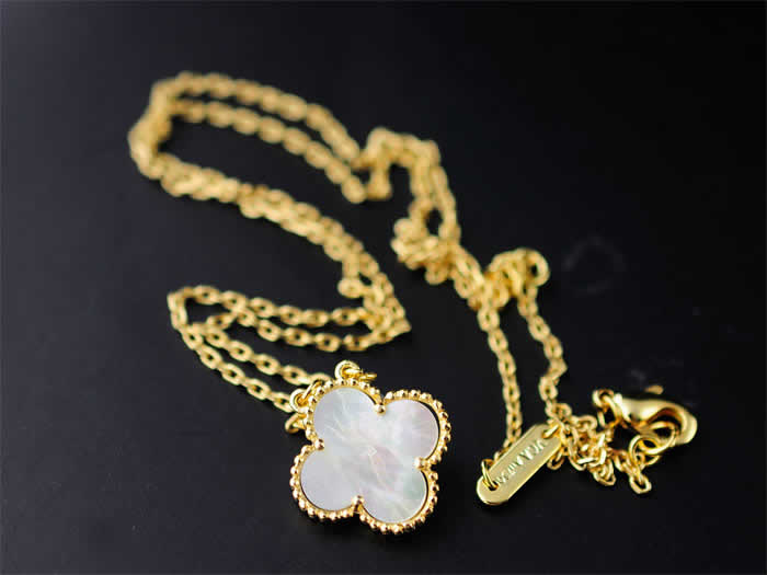 High Quality Jewelry Gifts Fake Van Cleef & Arpels Necklaces 33