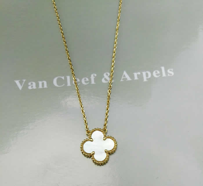 High Quality Jewelry Gifts Fake Van Cleef & Arpels Necklaces 44