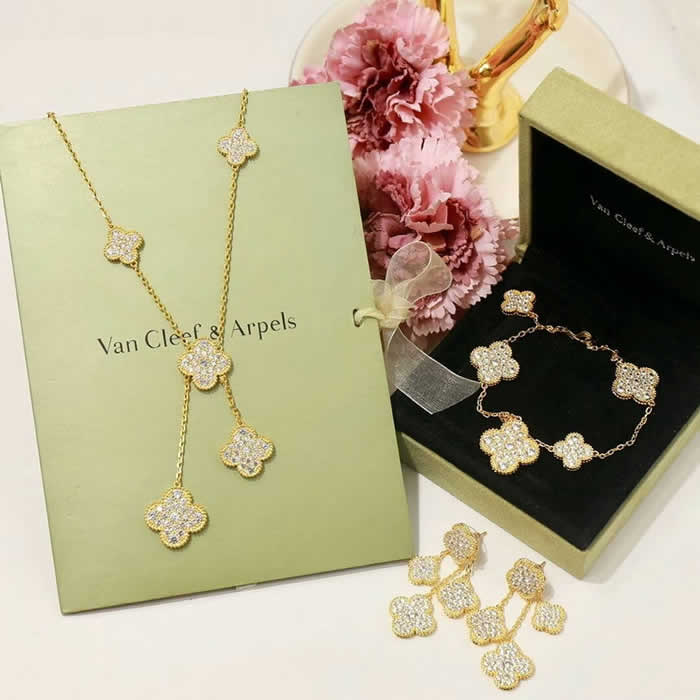 High Quality Jewelry Gifts Fake Van Cleef & Arpels Necklaces 79