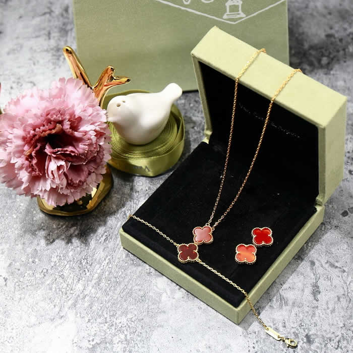 High Quality Jewelry Gifts Fake Van Cleef & Arpels Necklaces 82