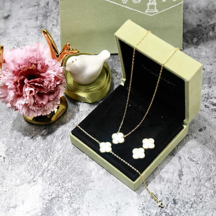 High Quality Jewelry Gifts Fake Van Cleef & Arpels Necklaces 84