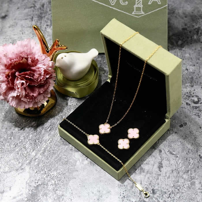 High Quality Jewelry Gifts Fake Van Cleef & Arpels Necklaces 86