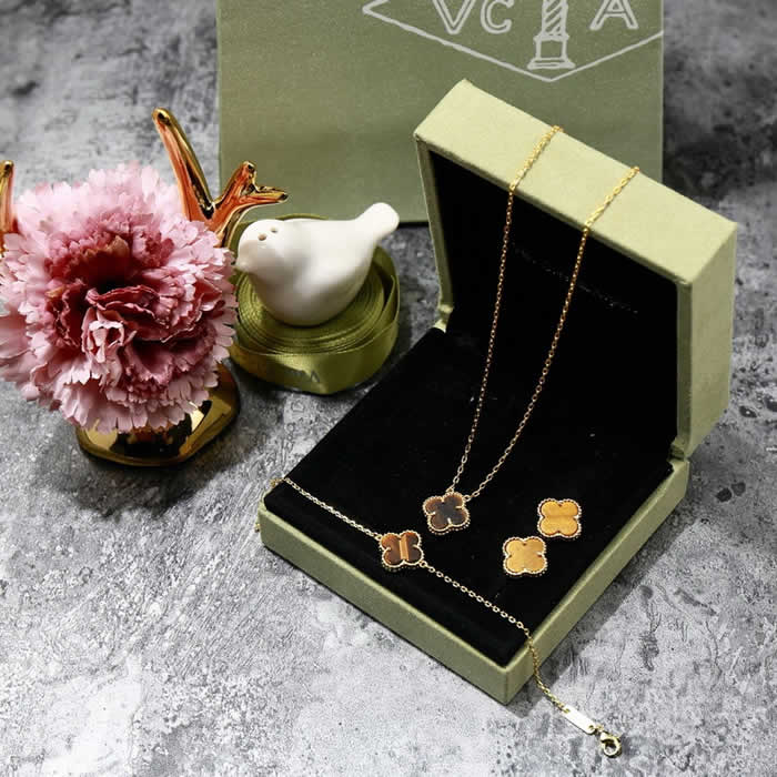 High Quality Jewelry Gifts Fake Van Cleef & Arpels Necklaces 91