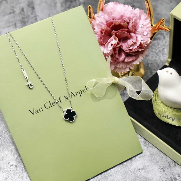 High Quality Jewelry Gifts Fake Van Cleef & Arpels Necklaces 45