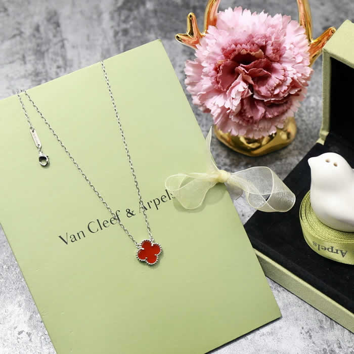 High Quality Jewelry Gifts Fake Van Cleef & Arpels Necklaces 46