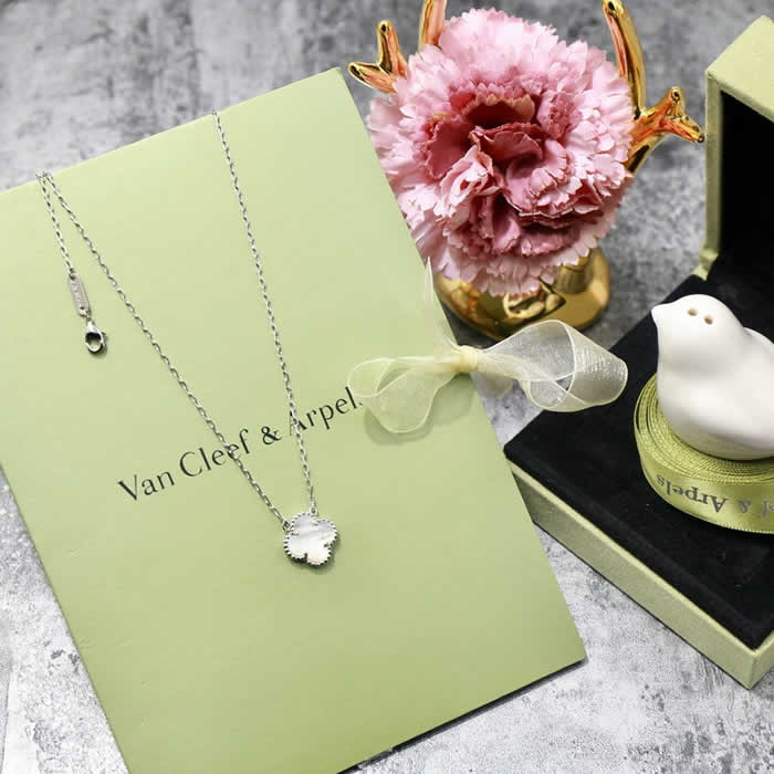 High Quality Jewelry Gifts Fake Van Cleef & Arpels Necklaces 48