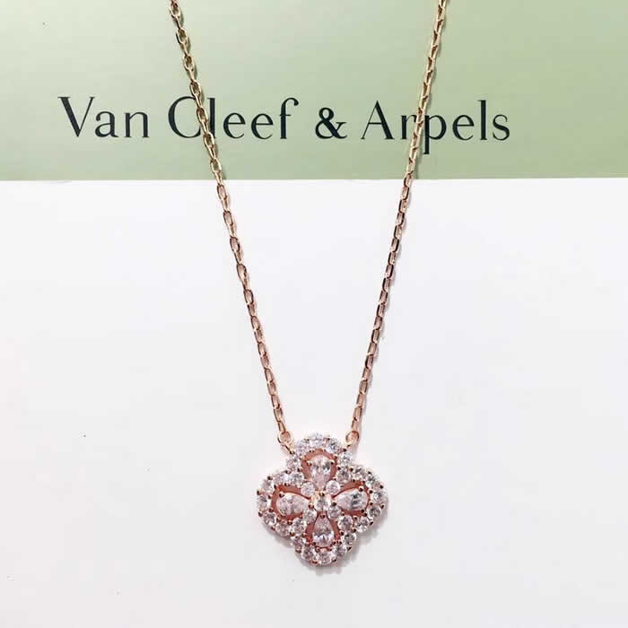 High Quality Jewelry Gifts Fake Van Cleef & Arpels Necklaces 72