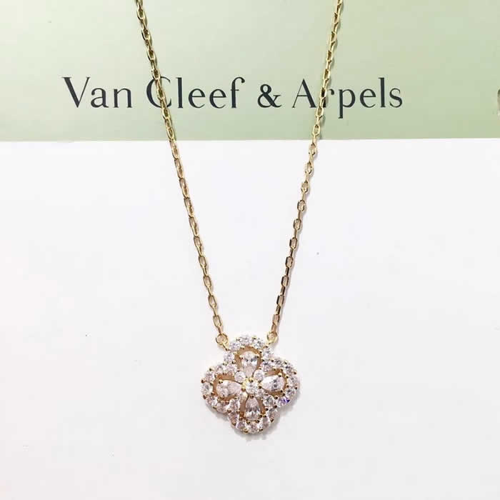 High Quality Jewelry Gifts Fake Van Cleef & Arpels Necklaces 73