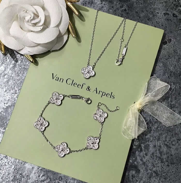 High Quality Jewelry Gifts Fake Van Cleef & Arpels Necklaces 78